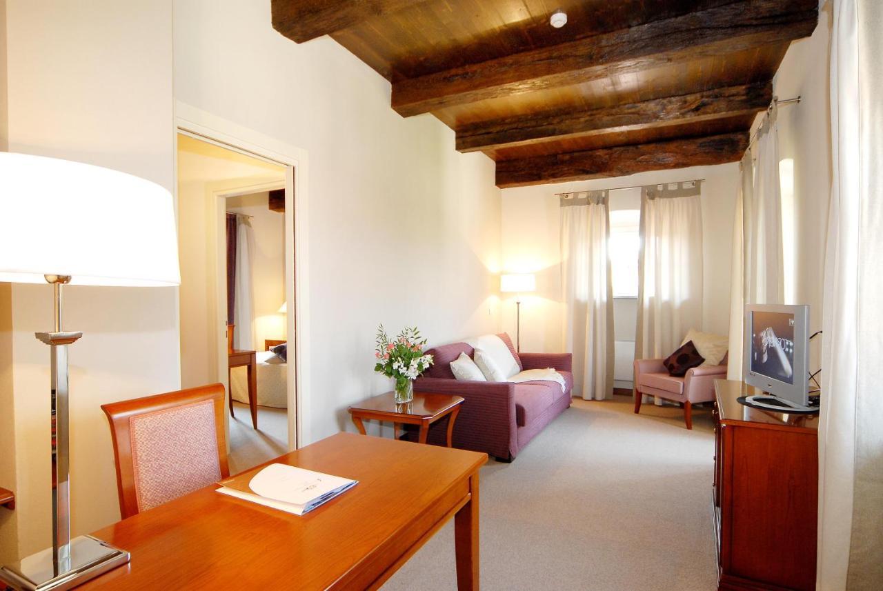 Hotel Antico Podere Propano サルッツォ エクステリア 写真