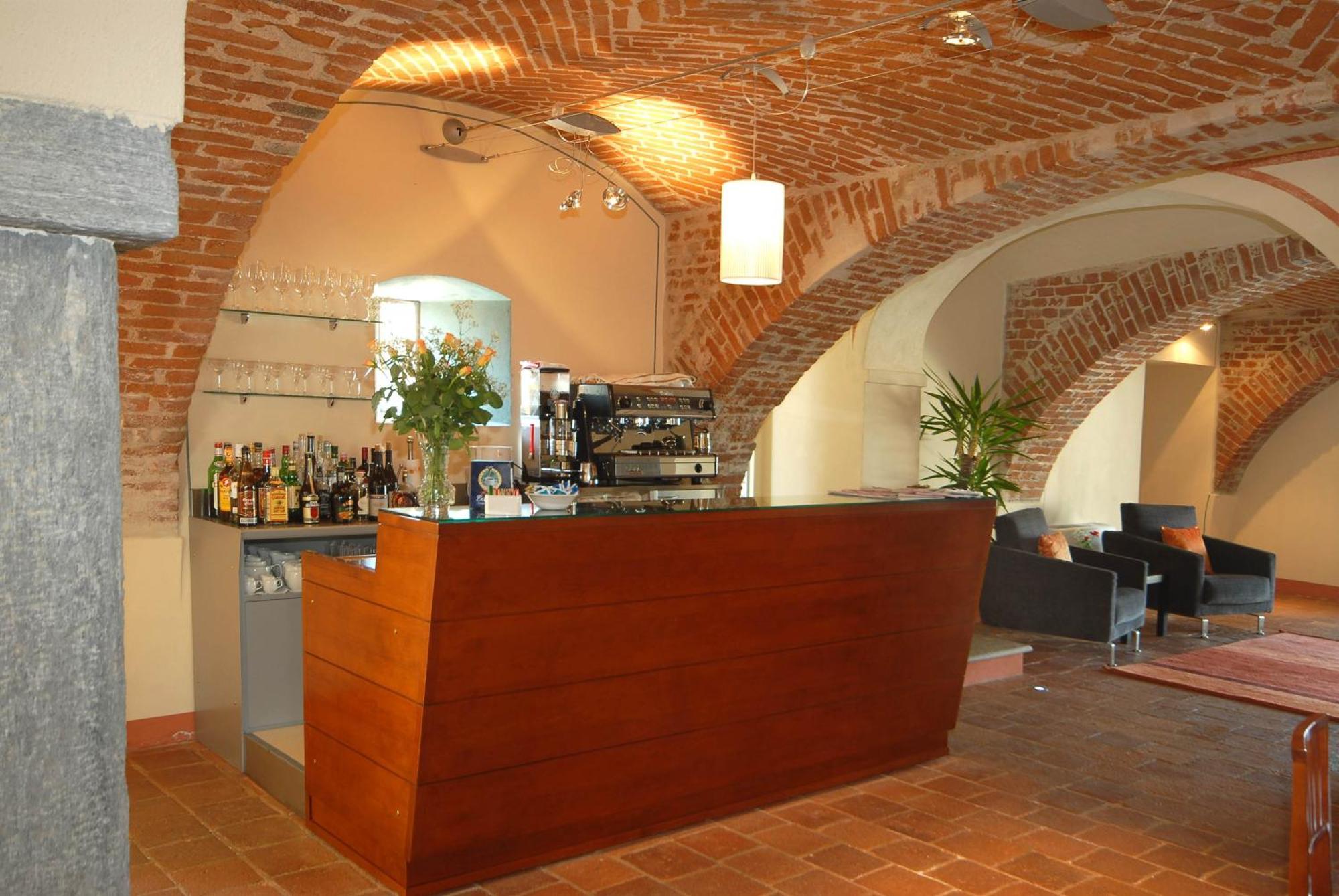 Hotel Antico Podere Propano サルッツォ エクステリア 写真