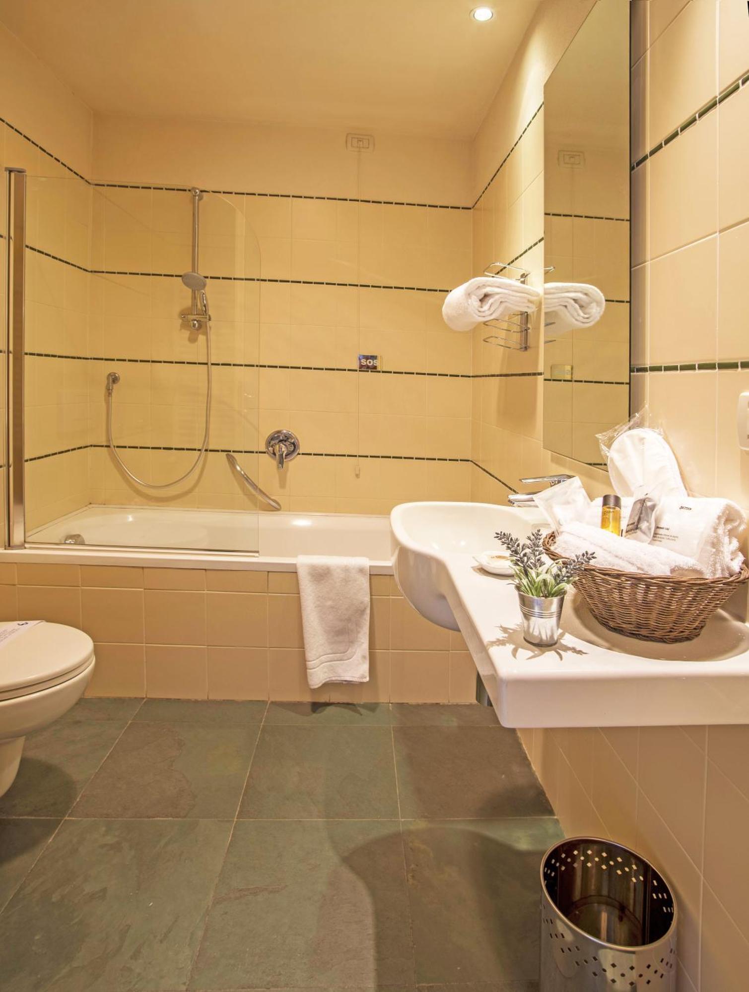 Hotel Antico Podere Propano サルッツォ エクステリア 写真