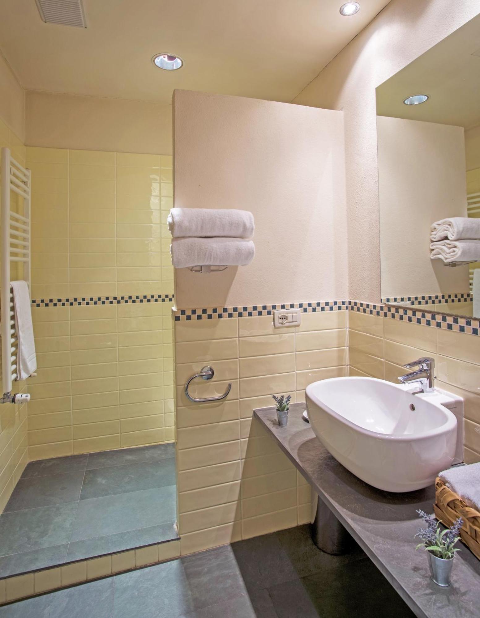 Hotel Antico Podere Propano サルッツォ エクステリア 写真