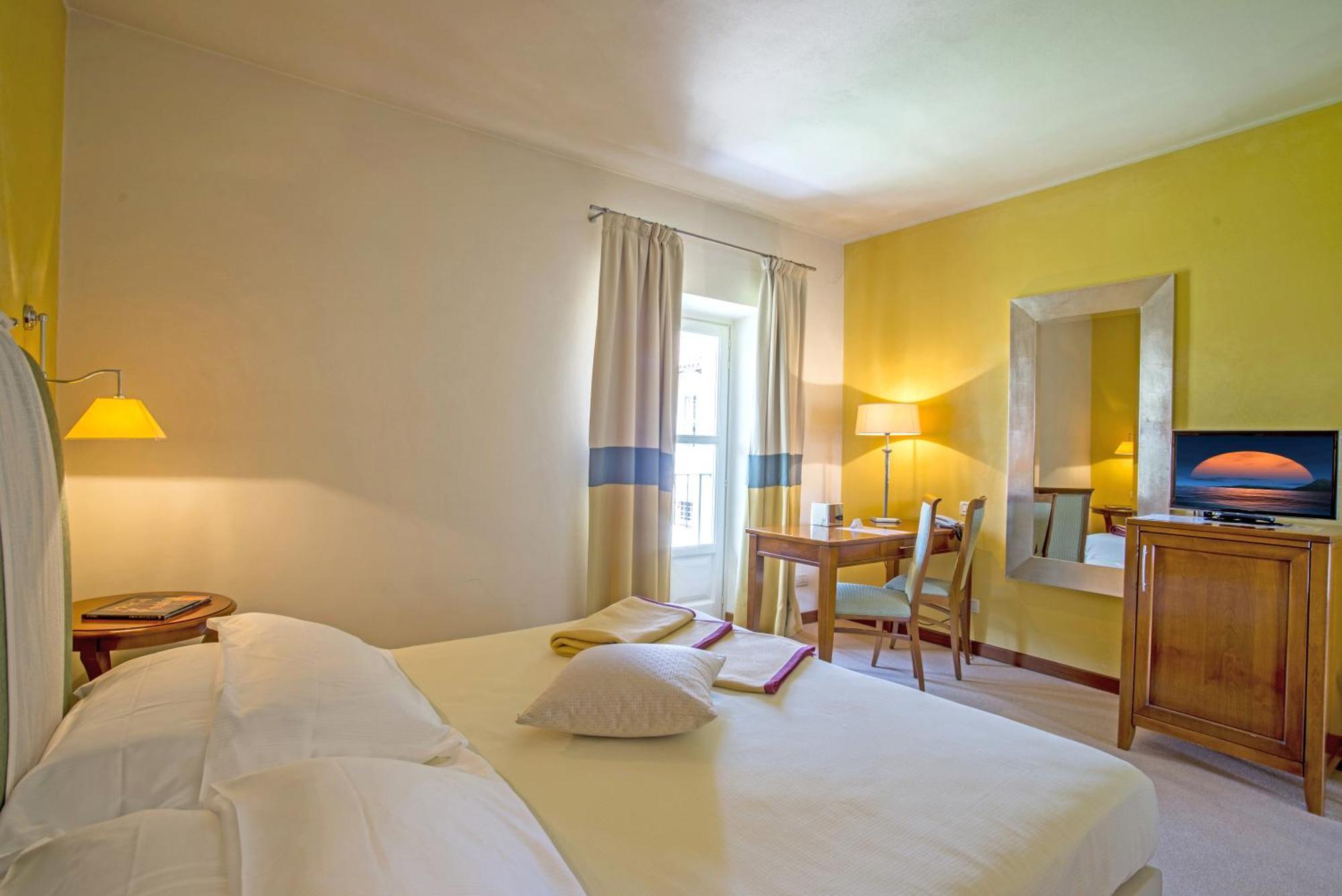 Hotel Antico Podere Propano サルッツォ エクステリア 写真