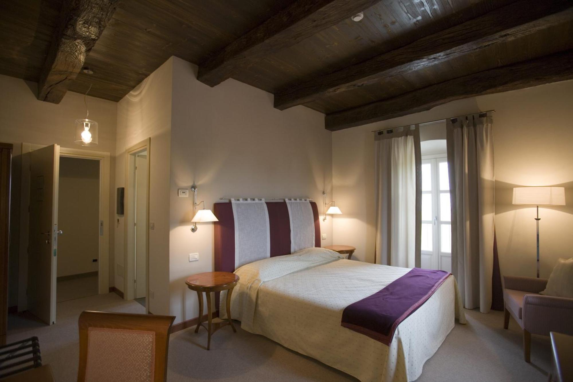 Hotel Antico Podere Propano サルッツォ エクステリア 写真
