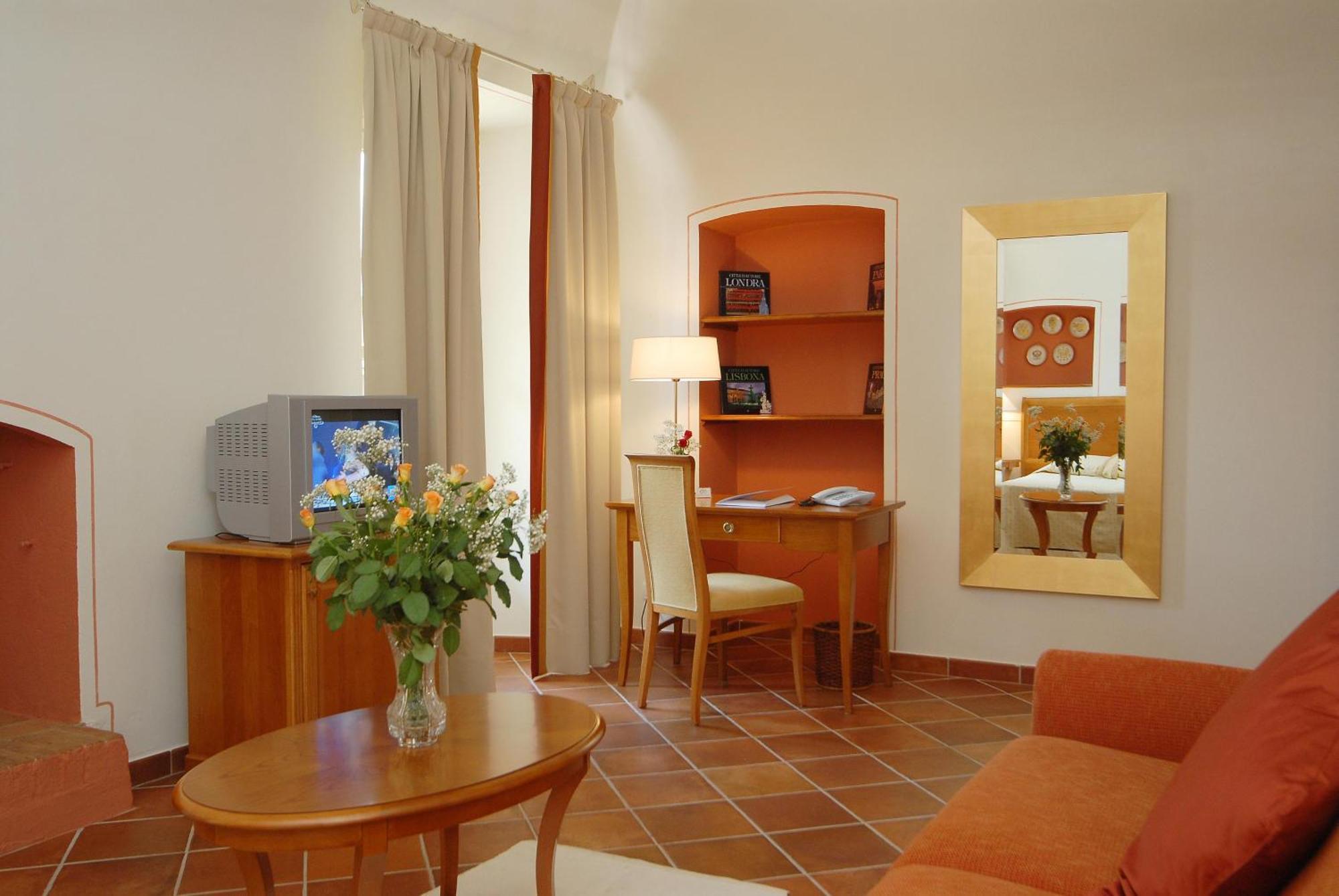 Hotel Antico Podere Propano サルッツォ エクステリア 写真