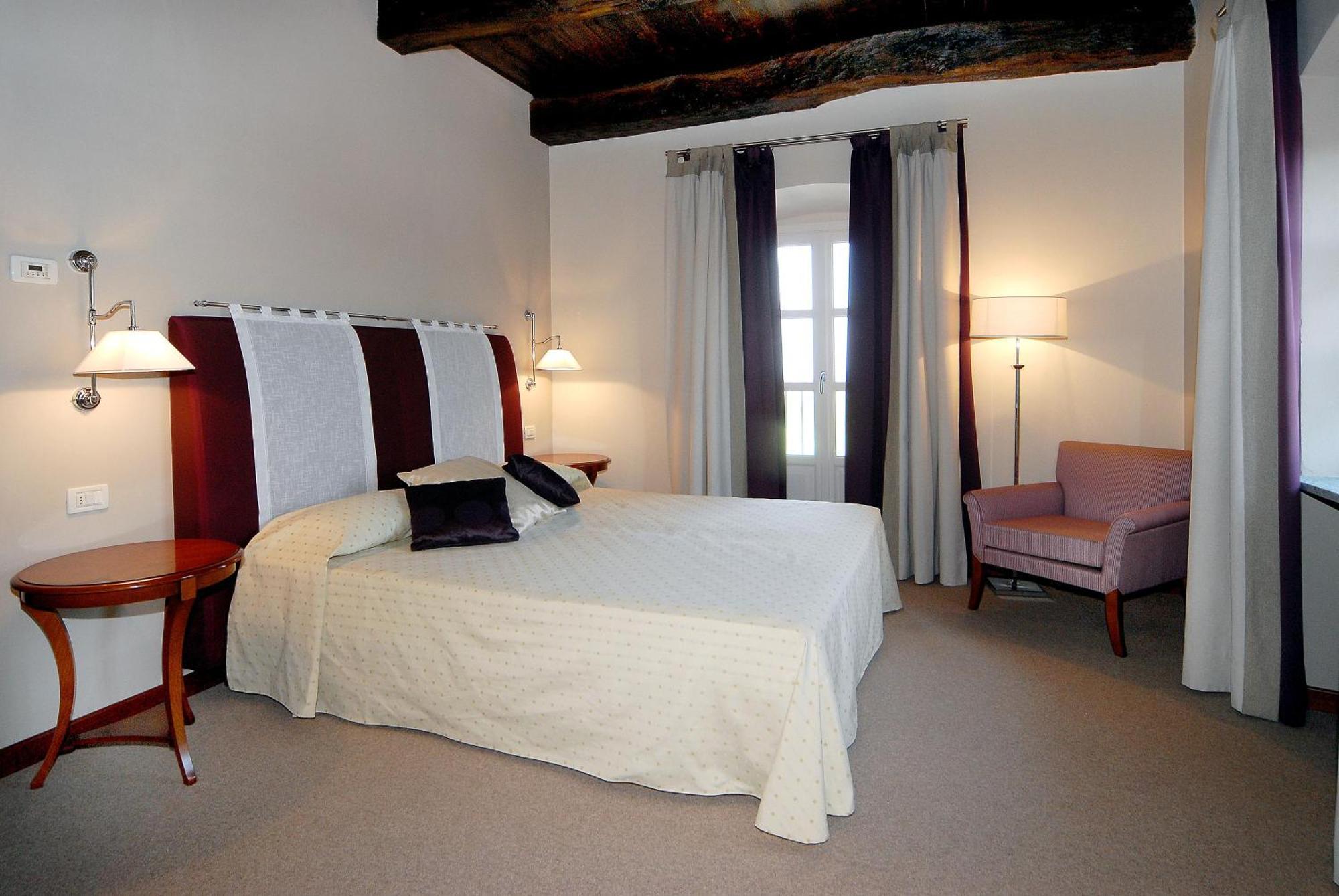 Hotel Antico Podere Propano サルッツォ エクステリア 写真