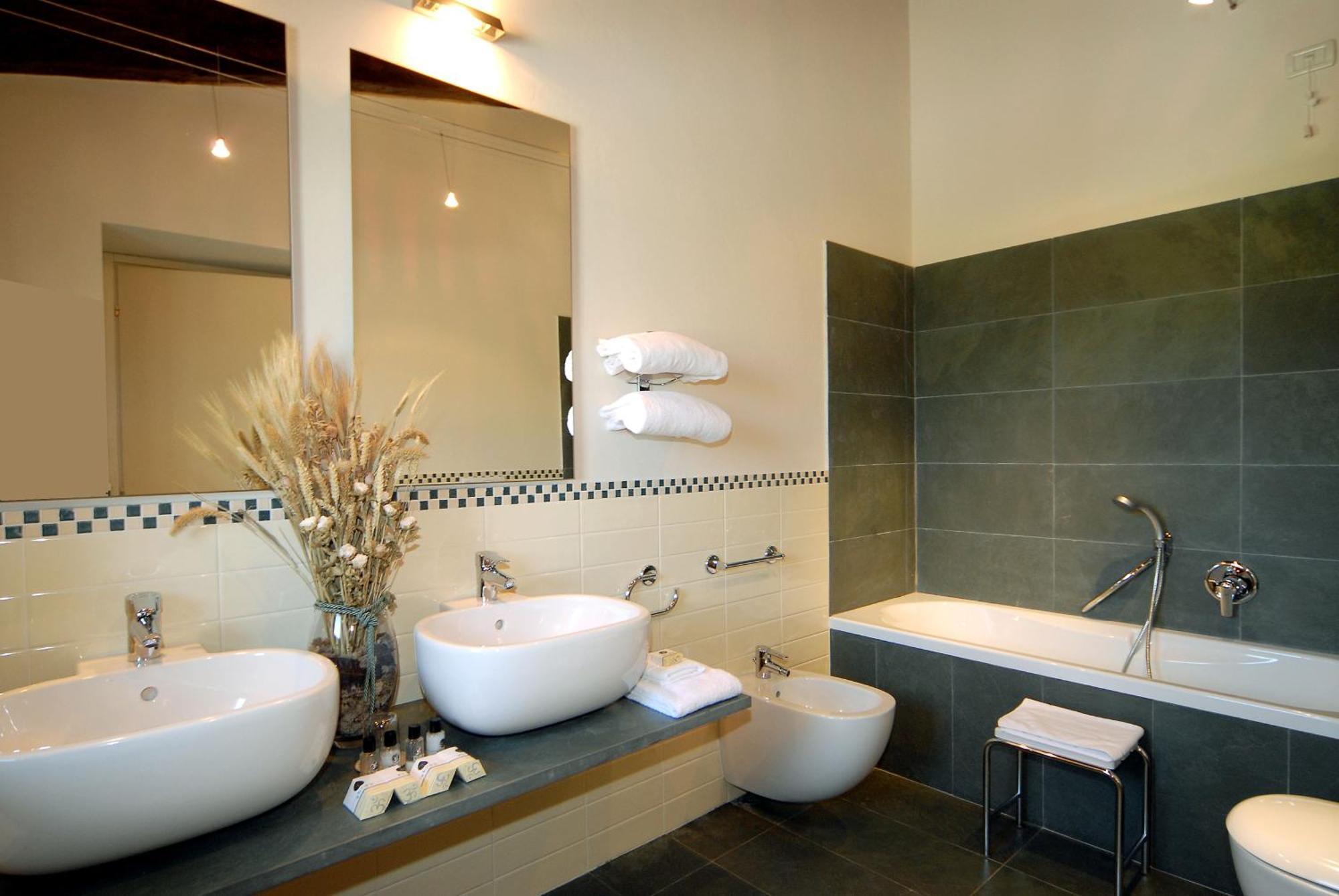 Hotel Antico Podere Propano サルッツォ エクステリア 写真
