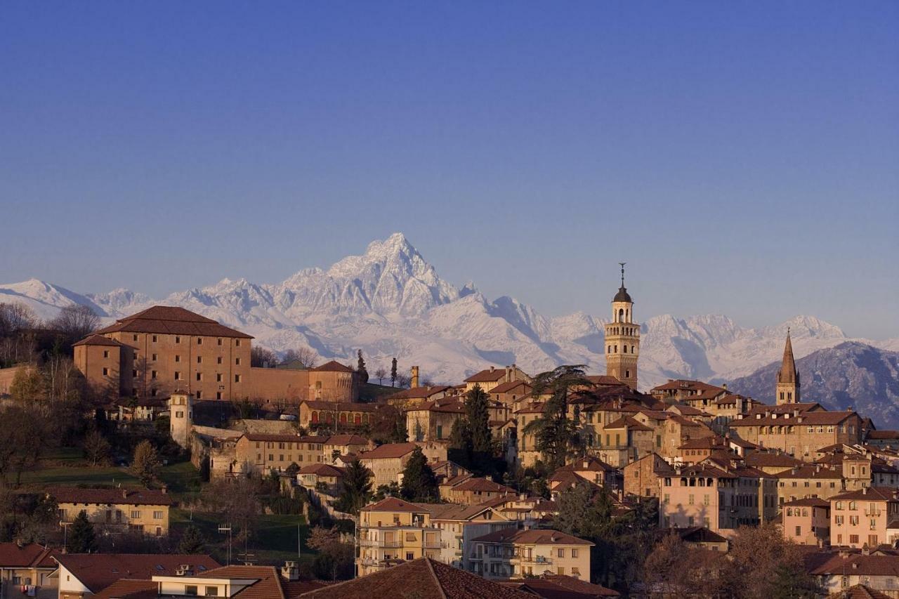 Hotel Antico Podere Propano サルッツォ エクステリア 写真